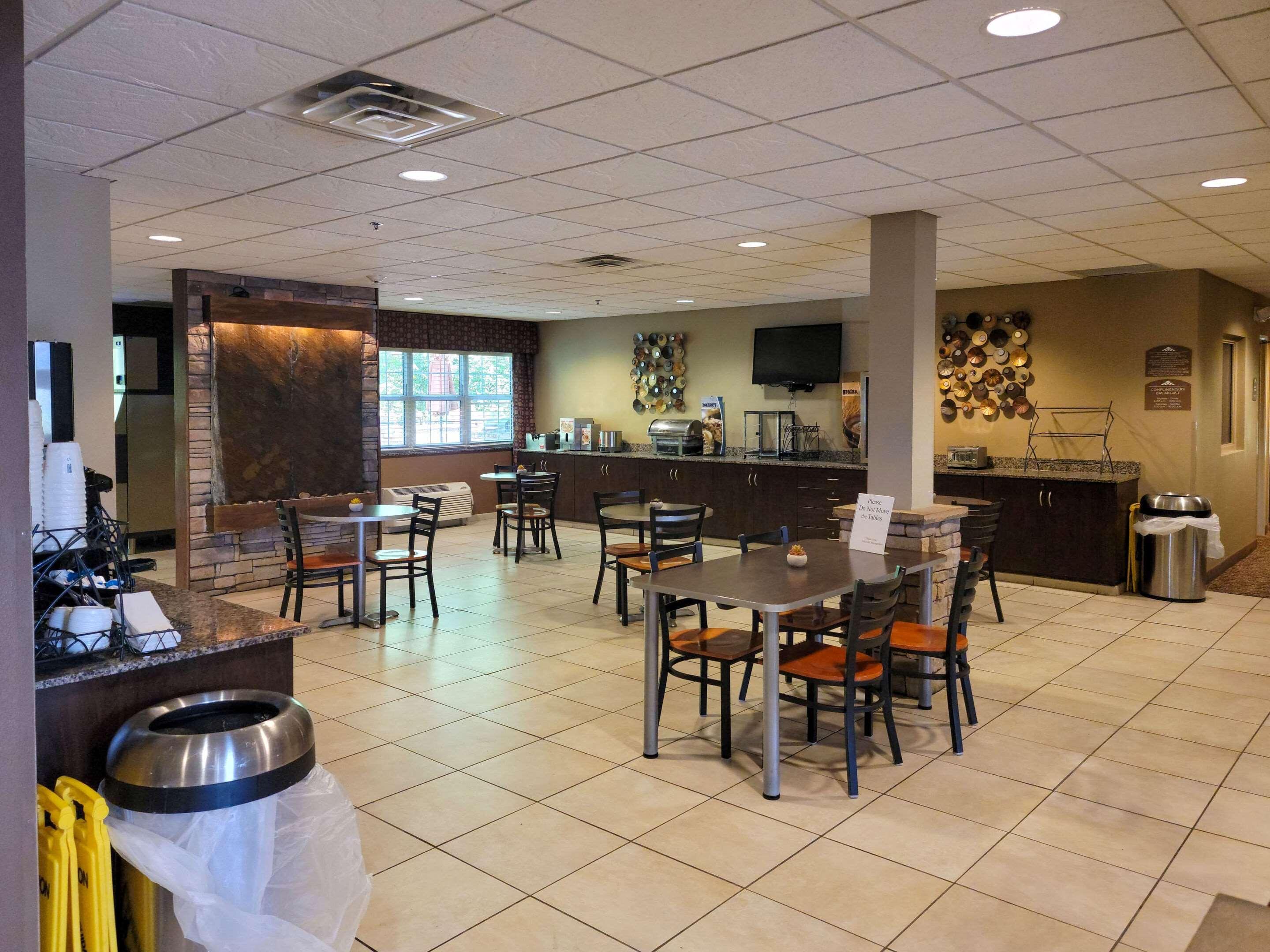 Sleep Inn & Suites Steubenville At The University Exterior photo