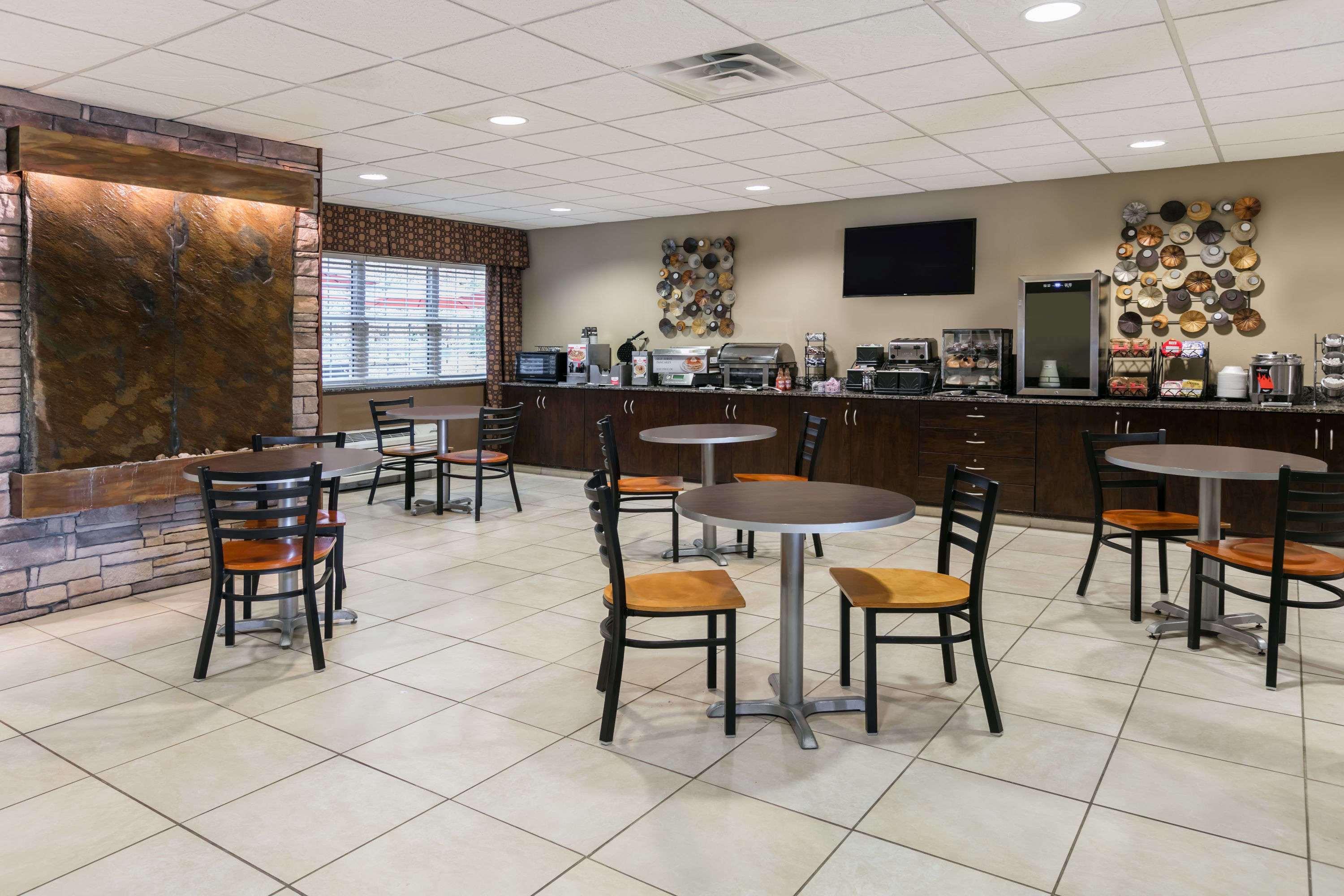 Sleep Inn & Suites Steubenville At The University Exterior photo