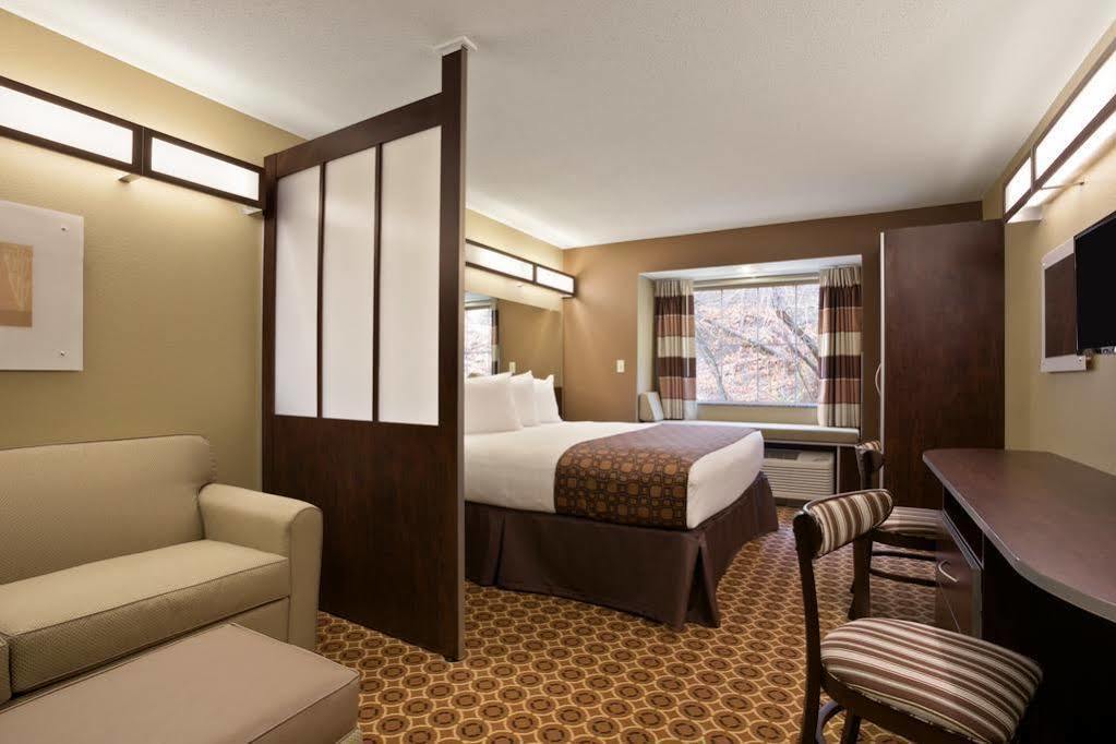 Sleep Inn & Suites Steubenville At The University Exterior photo
